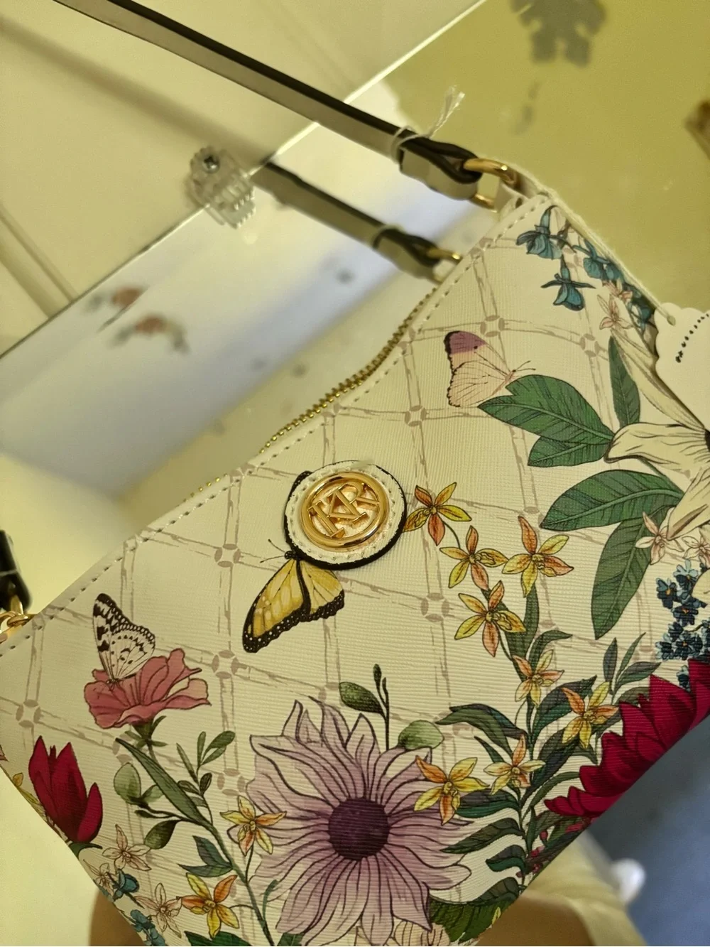 Kim Rogers floral leather zip bag! 9.5 by 6.5 inches